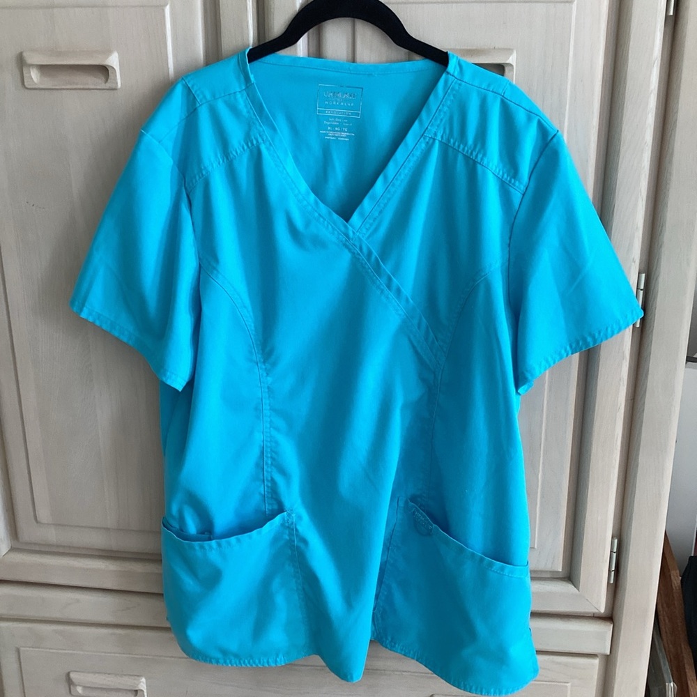 Cherokee workwear scrub top‎